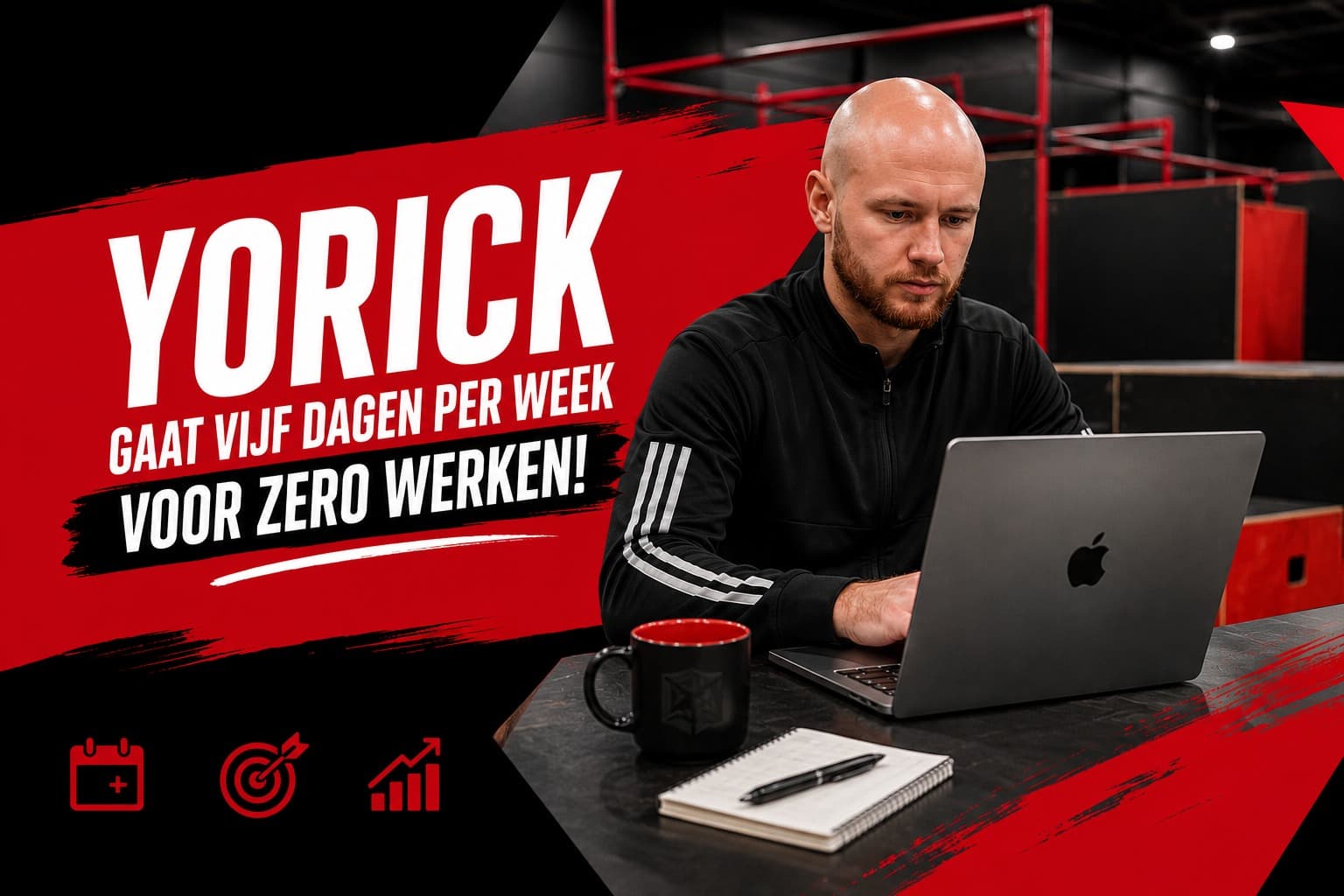 Yorick van Schijndel werkt achter een laptop voor ZERO Freerunning